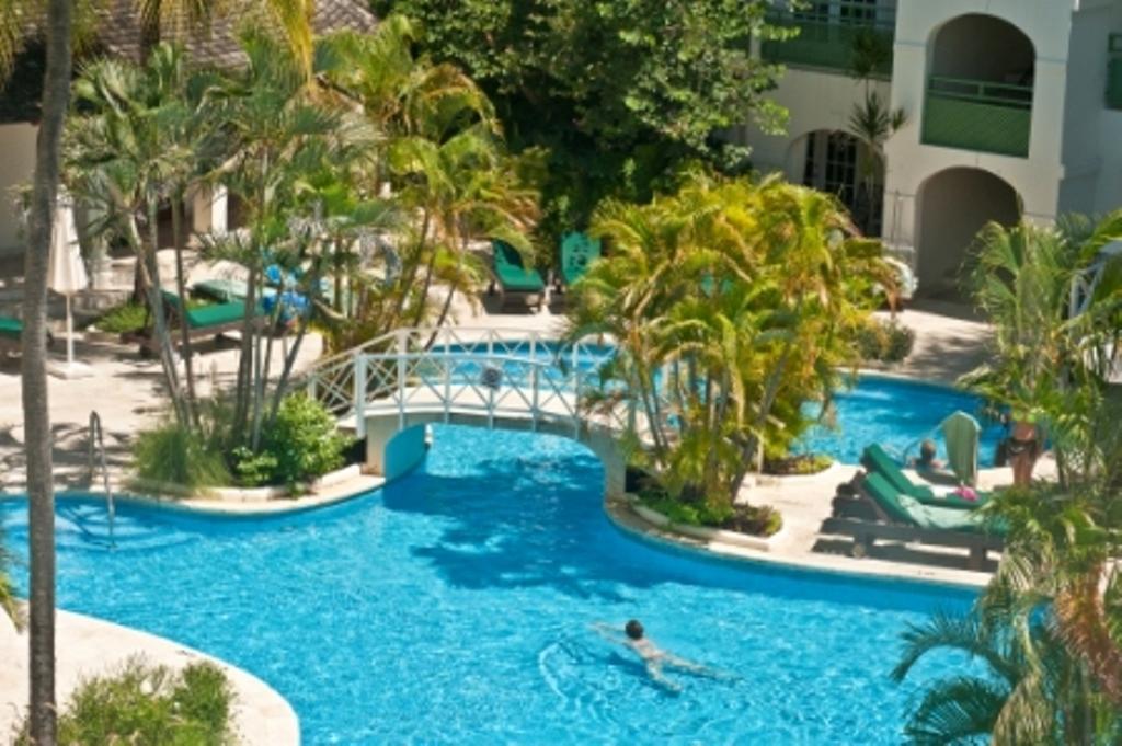 Mango Bay All Inclusive Saint James Buitenkant foto